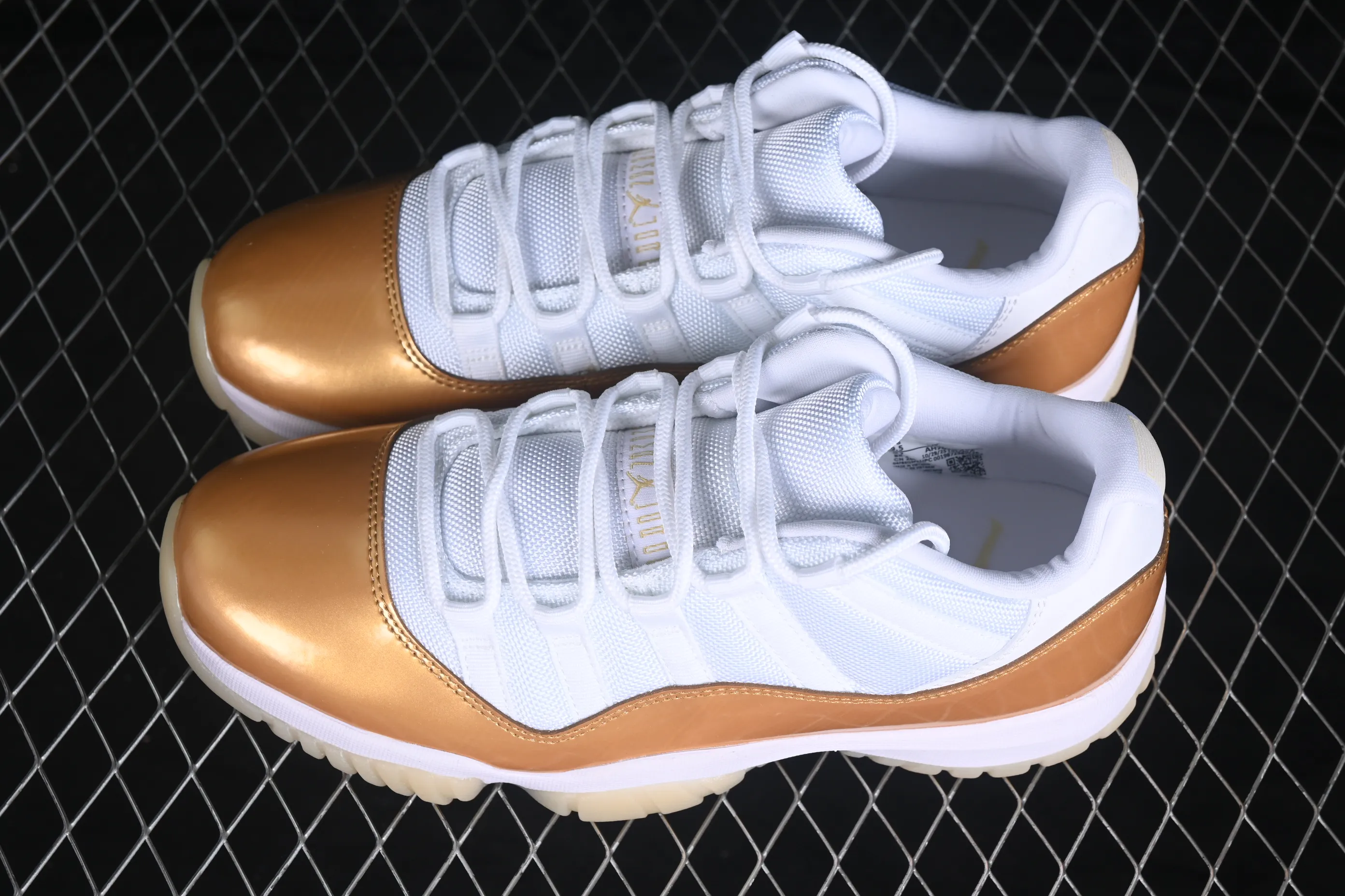 All categories Air Jordan Jordan series basketball shoes Air Jordan 11 Air Jordan 11 Low "Metallic Gold" AJ11 Joe 11 Platinum AH7860-102